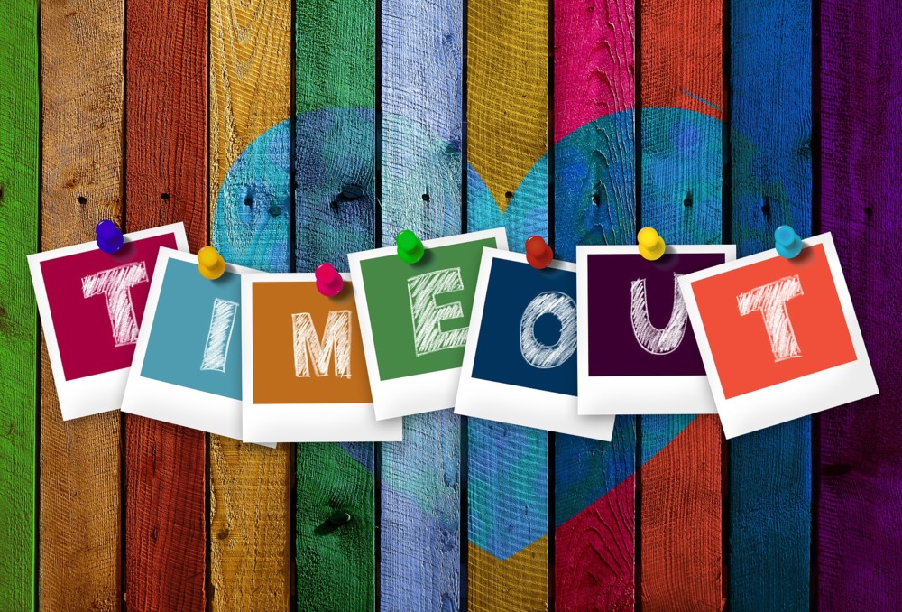 Timeout Schild Bunt Holzplanken Motivation